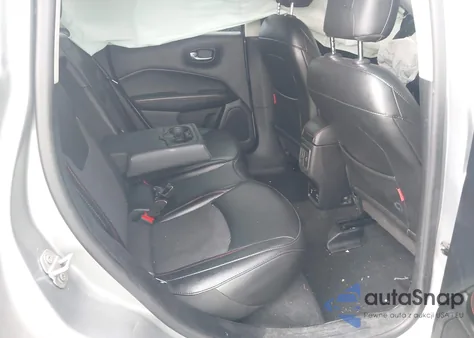 2019 Jeep Compass Trailhawk 4X4 из США, поврежденный, VIN 3C4NJDDBXKT799944